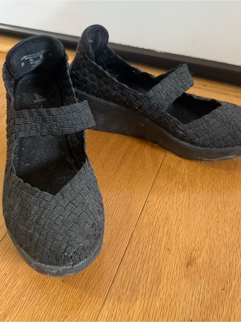 Soft Black Mary Jane shoes platform (size 6). Offers welcome.